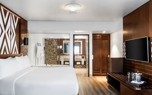 Crowne Plaza Fiji Nadi Bay Resort & Spa by IHG