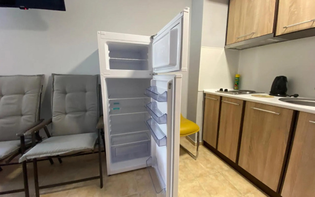 Studio Anita Complex B16