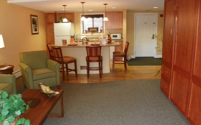 Hit the Slopes Then Relax at Your Pollard Brook Vacation Condo in Lincoln, NH Near Loon Ski Area! - PB Jan 15th-18th, 1peg