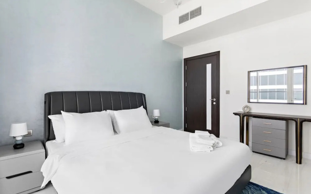 WelHome - Opulent Retreat With Panoramic Cityscape Views
