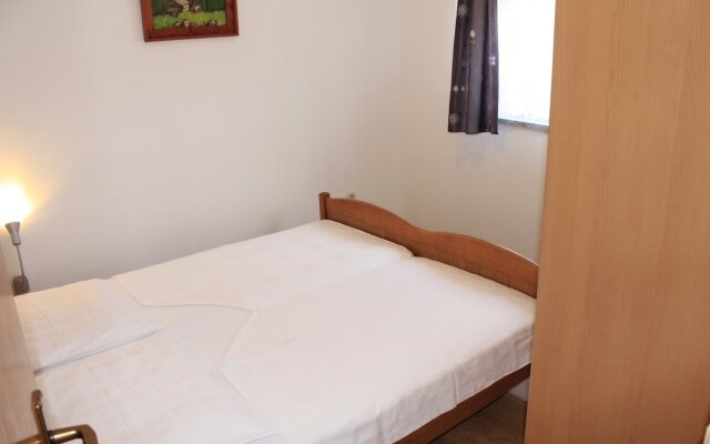 Apartment Ivan - 300 m from sea: A3 Nin, Zadar riviera