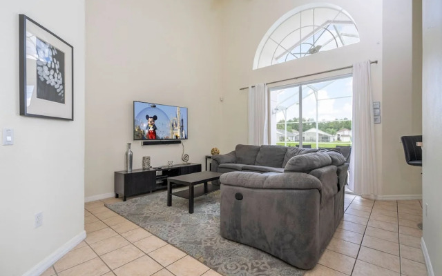 Amazing 6 Bedrooms With Pool