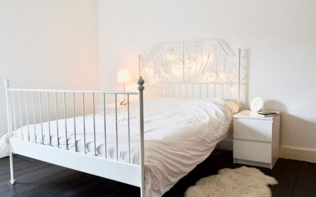 Modern Flat Near City Centre