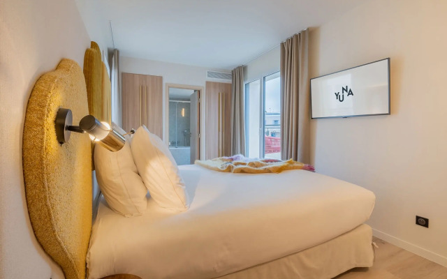 Yuna Porte Maillot - ApartHotel