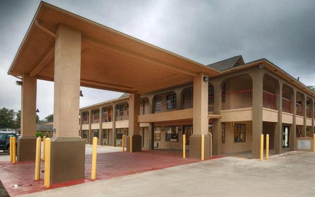 Best Western Delhi Inn