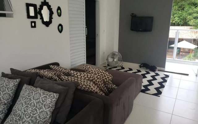 Casa com piscina e churrasqueira em Massaguaçu SP