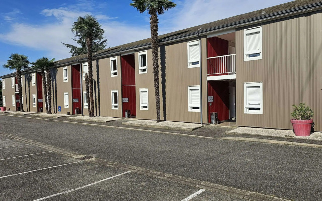 Brit Hotel Essentiel Pau Lescar