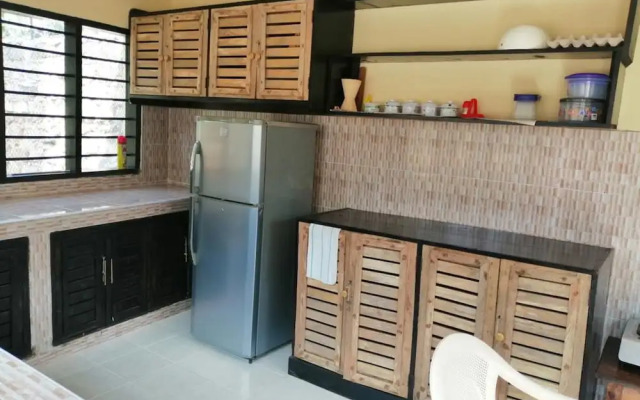 Diani Travelers Guest House