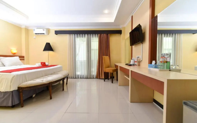 RedDoorz Plus near Mall Bali Galeria 2