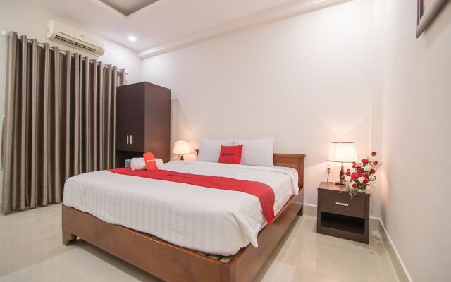 RedDoorz Premium near Bai Sau