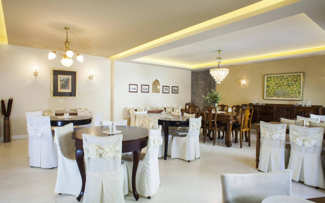 Nami Hotel & Suites