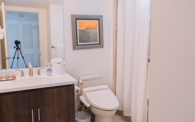 Waikiki Beach Tower 1104 2 Bedroom Condo by Redawning