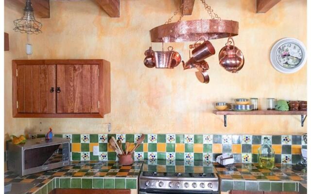 Beautiful Cabin Downtown Tapalpa Oven Mud Barbecue Grill 4 Room 12 ppl TV Wifi