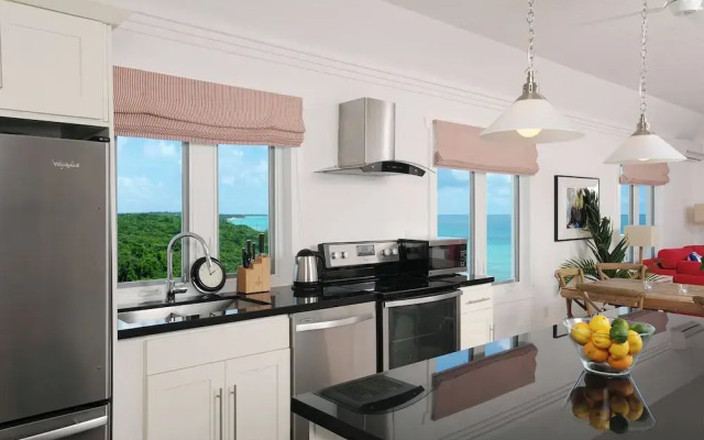 Tropical Escape: Exclusive Villa With Panoramic Ocean Vistas