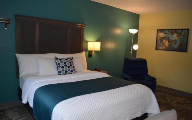 Super 8 by Wyndham Grand Rapids