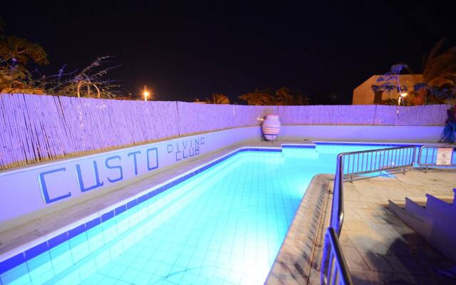 Custo Club