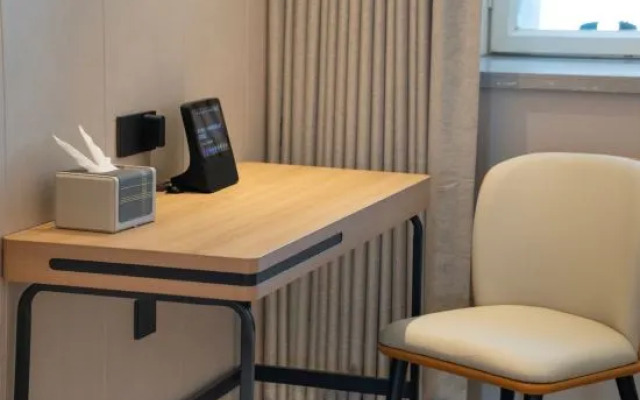 Homeinn Plus Hotel (Kuytun Railway Station)