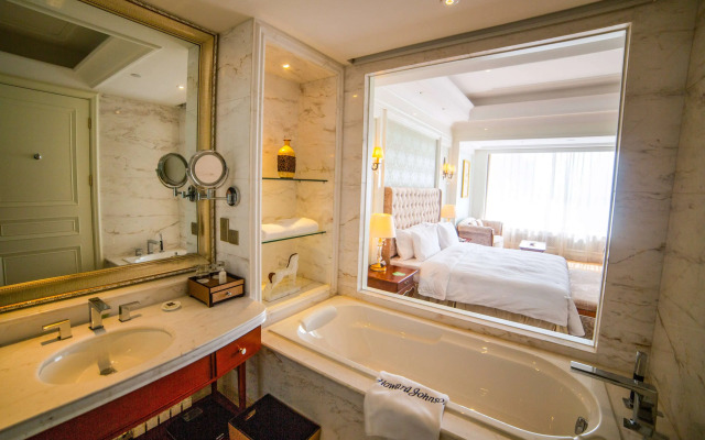 Howard Johnson by  Domando Plaza Wulanchabu