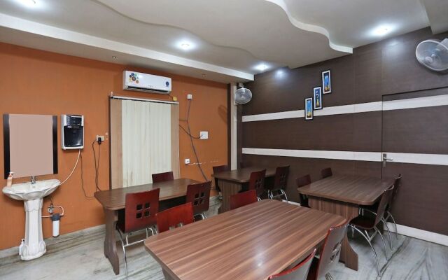 OYO 13288 Hotel Rajashree Inn