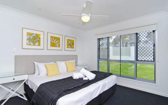 Sentosa at Tugun Beachfront Holiday Home – Guest Rooms – Tugun