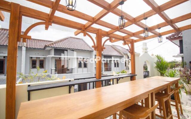 Balmoral House Redpartner Near Ambarukmo Plaza Mall Yogyakarta