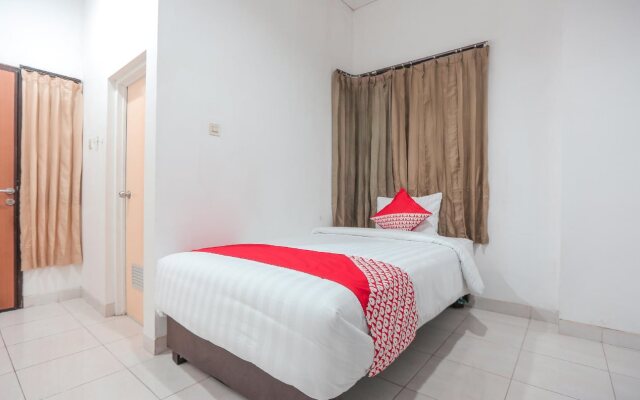 OYO 118 Dorothea Residence