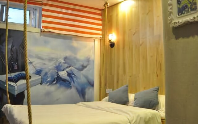 The Love of Maple Theme Hotel