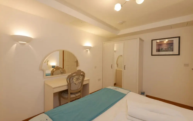 White Lodge Apartments