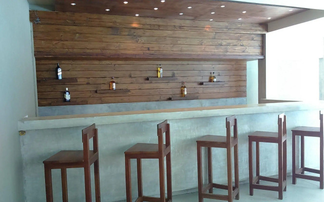Beacon Beach Hotel
