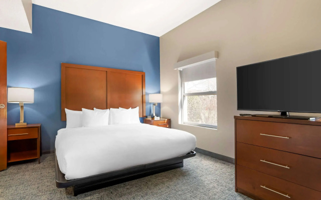 Comfort Suites near Birkdale Village- Huntersville