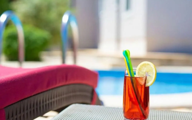 Villa Tara With a Beautiful Heated Pool