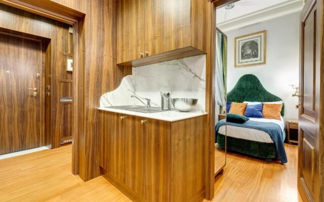 Pantheon Antique Suite