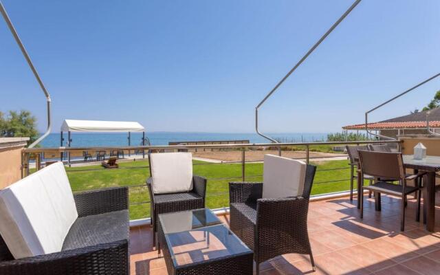 Venetico Beachfront Apartments & Suites - Sea View Apartment