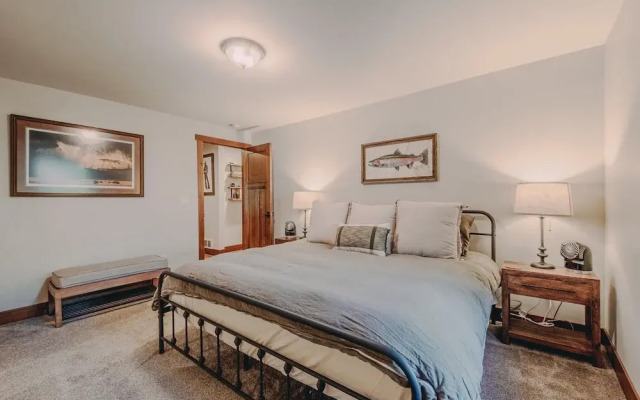 Spotted Bear Cabin For 6