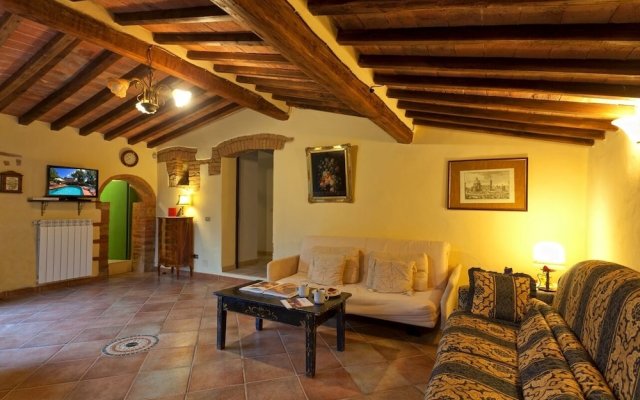 "idyllic old Charming Cottage Near Siena "