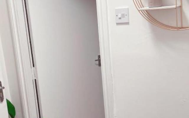 Aura Apartments by CityNest2