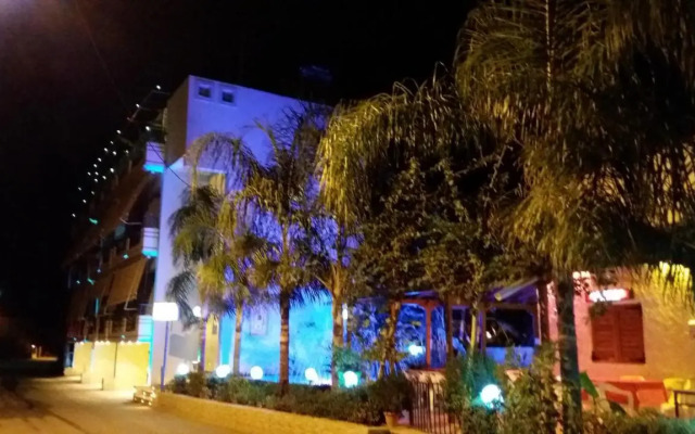 La Fontaine Apartments