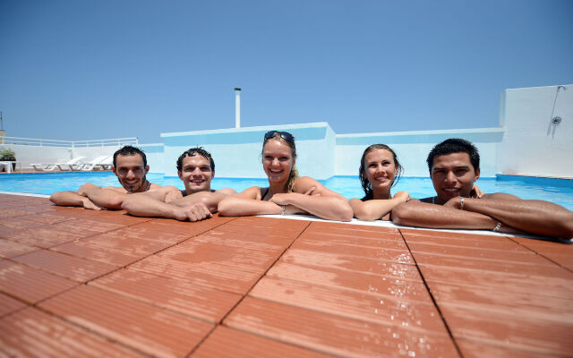 Day's Inn Hotel and Residence