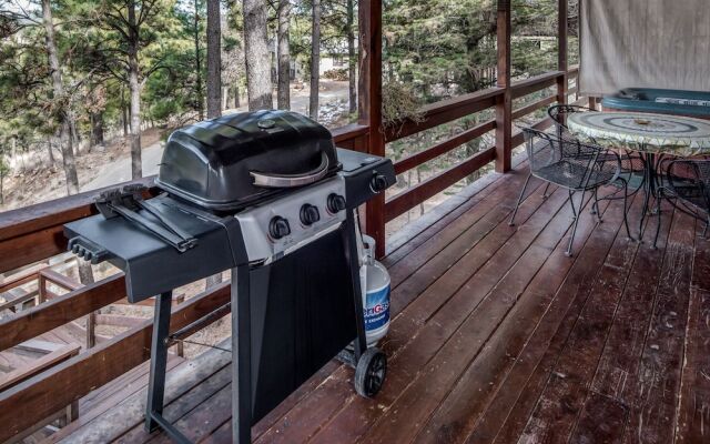 Kizzy's Kove - Two Bedroom Cabin