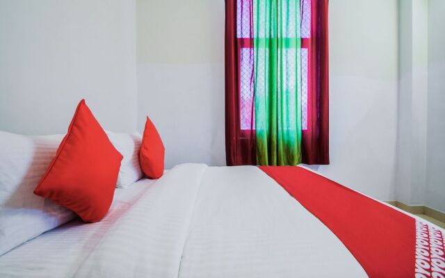 OYO 23492 Hotel Blue Sapphire