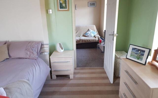 Apartment - Sleeps 4 - Pet Friendly - Balcony