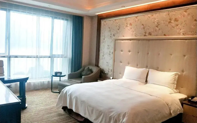 River & Holiday Hotel