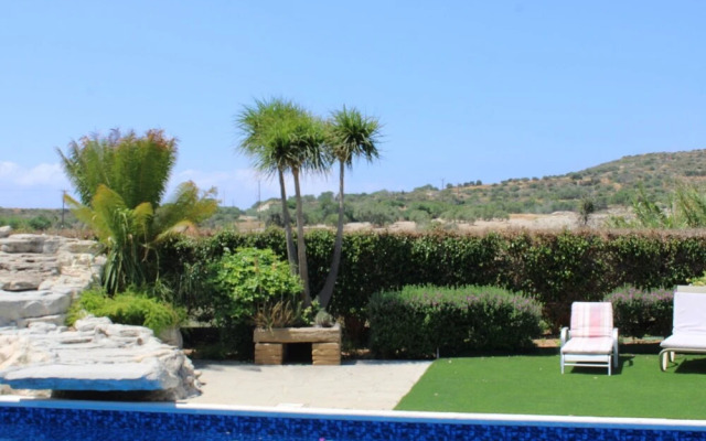 Immaculate 3-bed House in Pentakomo