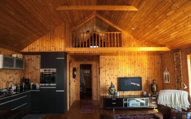 Glass House With Private River And 360 Views