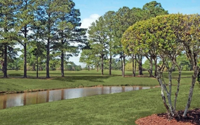 Magnolia Pointe 203 4833P 2 Br condo by RedAwning