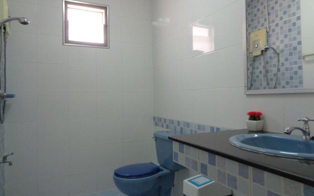 4 Bedroom Villa Private Pool Central Pattaya 15 min Away