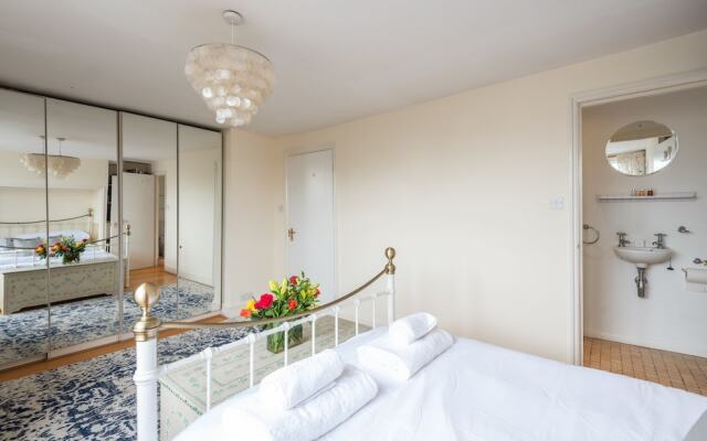 Panoramic Family Home in Maida Vale