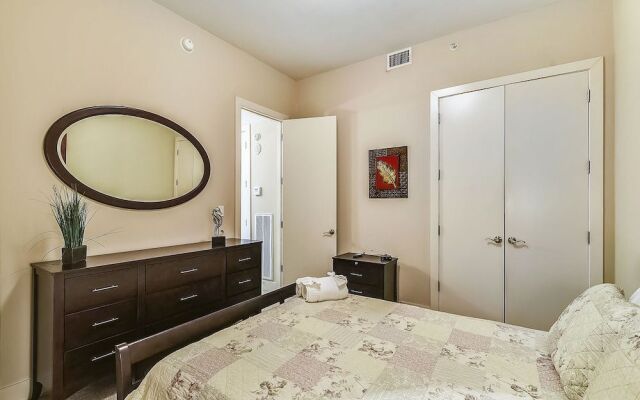 Emerald 707 2 Br condo by RedAwning