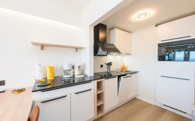 Flat in Center With Sea View