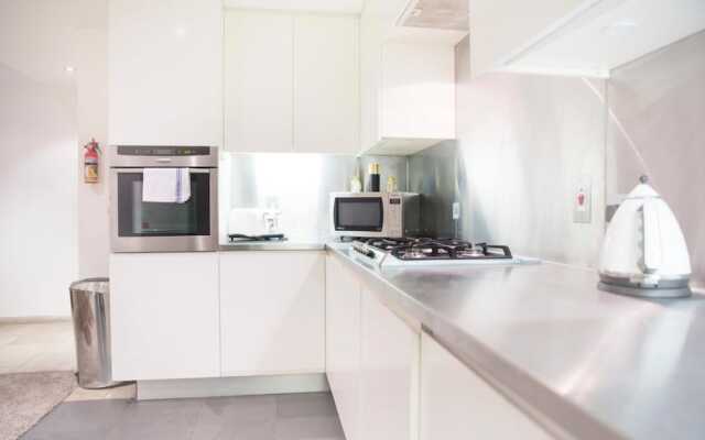 The Holborn Lights - Modern 3BDR Home with Rooftop Terrace & Garage